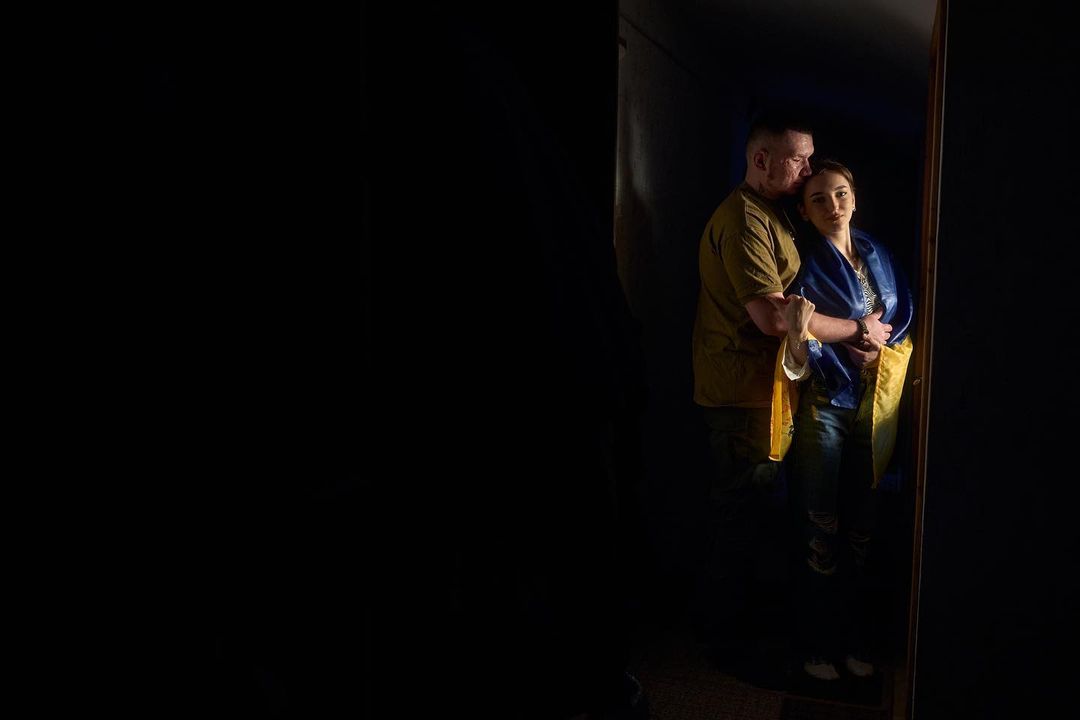 "Наречена підтримує з перших днів". Чуттєва історія Влада, який втратив очі, захищаючи Україну